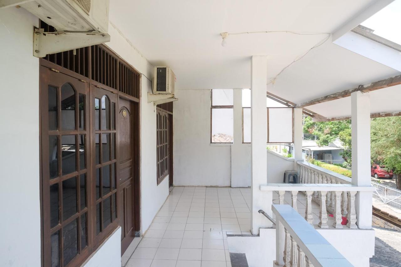 Отель Reddoorz Near Plaza Ambarrukmo Yogyakarta Maguwo Экстерьер фото