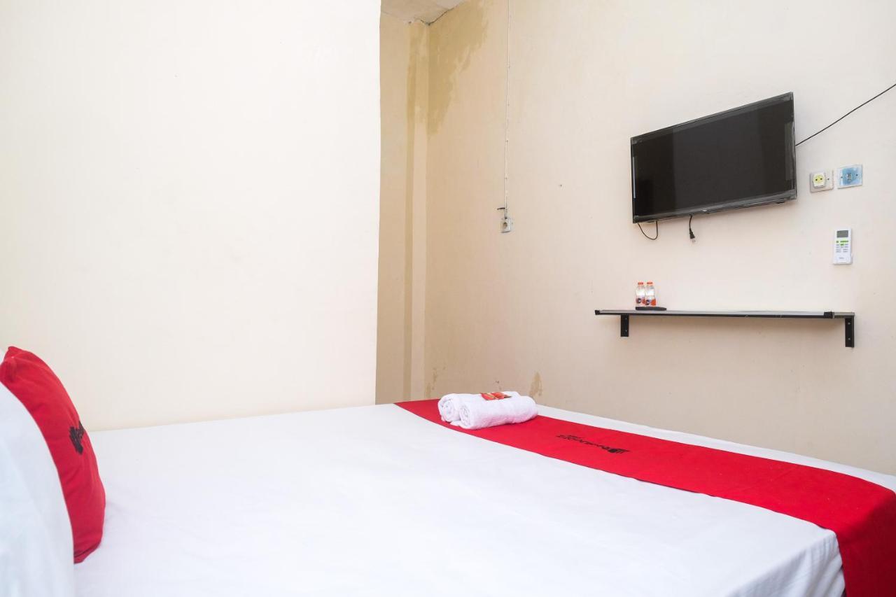 Отель Reddoorz Near Plaza Ambarrukmo Yogyakarta Maguwo Экстерьер фото